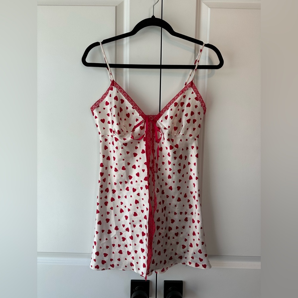 Victoria’s Secret Y2K Women’s Front Tie Heart Lace Trim Satin Slip Size Small
